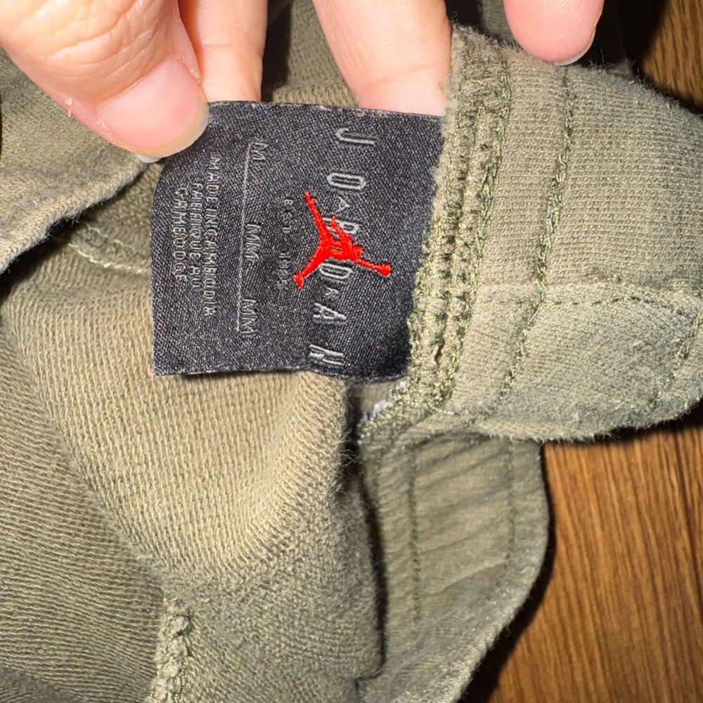 Nike Air Jordan Essential Fleece Shorts Olive men’s M - Picture 9 of 9
